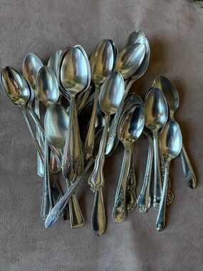 Vintage Silver Plate Spoons 28 Pieces